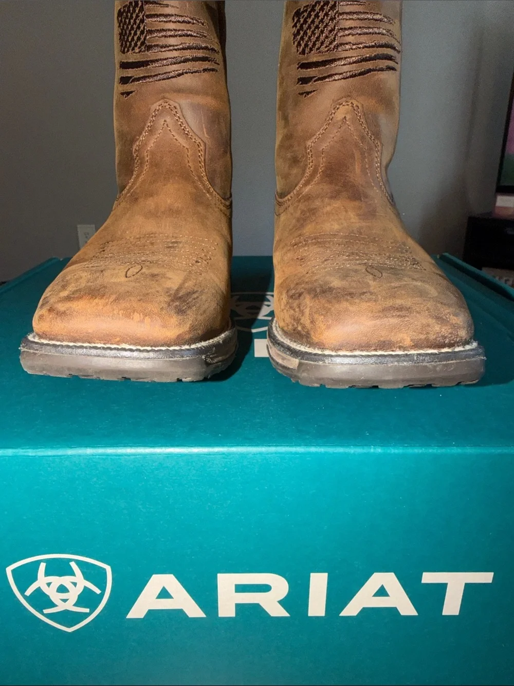 Ariat Kids Anthem Patriot Cowboy Boots in Distressed Brown.  Size U.S. 4